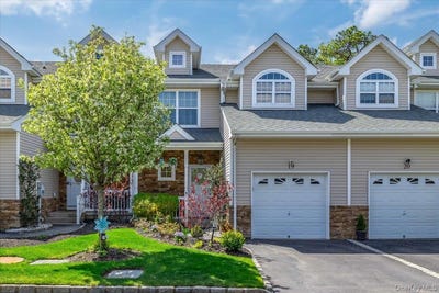 /international/us/19-terrace-lane-patchogue-ny-110107681331/