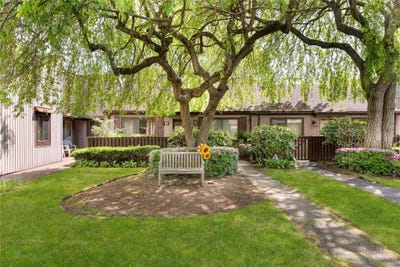 /international/us/51-strathmore-gate-drive-stony-brook-ny-110099206306/