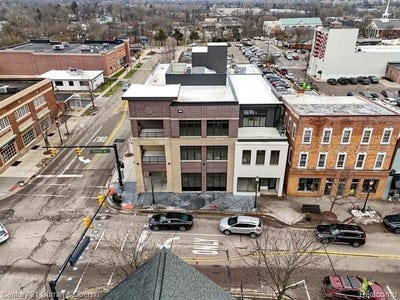 /international/us/156-n-center-street-northville-mi-110097215799/