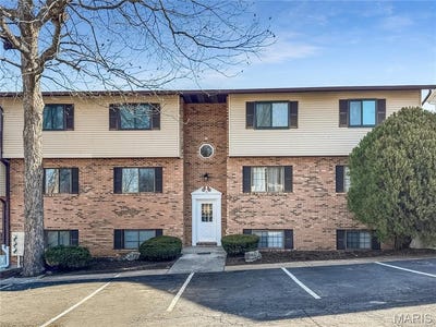 /international/us/15-village-west-court-washington-mo-110105752889/