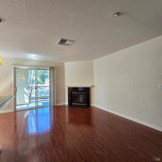 /international/us/2001-eastwood-drive-vacaville-ca-110106273510/