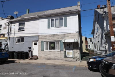 /international/us/17-center-street-lansford-pa-110107657794/