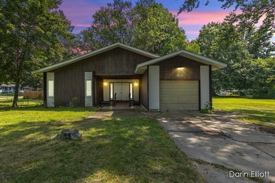 /international/us/93-n-robinson-street-lyons-mi-110101522532/?lang=es