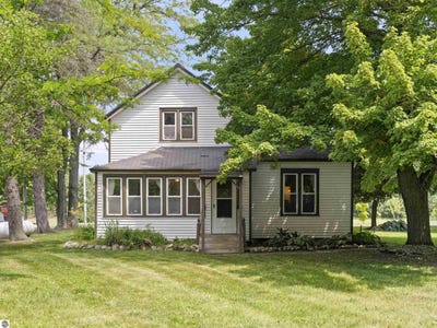 /international/us/17071-1st-street-copemish-mi-110100852463/