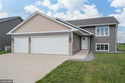 /international/us/109-cypress-court-mankato-mn-110108879844/