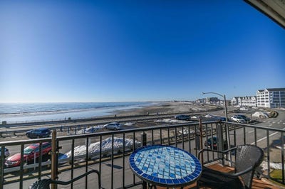 /international/us/407-ocean-boulevard-hampton-nh-110107400260/