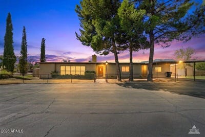 /international/us/4017-w-1st-street-thatcher-az-110120003101/