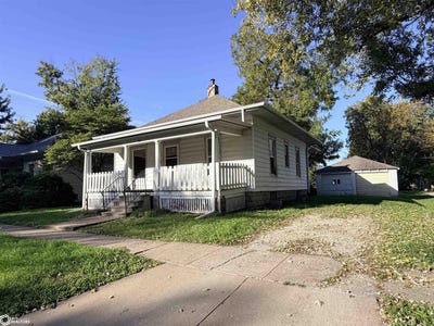 /international/us/608-s-5th-street-fairfield-ia-110120156352/