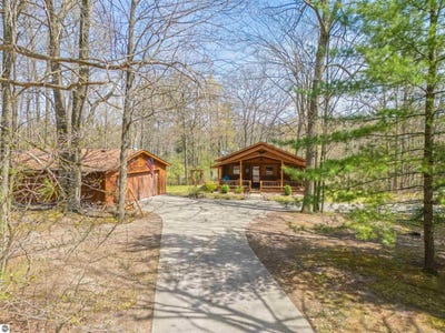/international/us/1541-maple-point-road-beaverton-mi-110107934152/