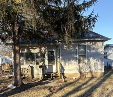 /international/us/808-north-e-street-monmouth-illinois-61462-il-110106098144/