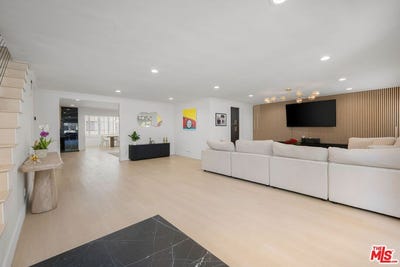 /international/us/5315-yarmouth-ave-encino-ca-110108354712/