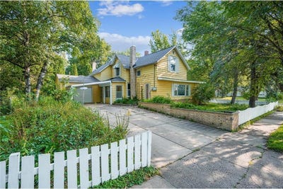 /international/us/303-lewis-street-river-falls-wi-110107787782/