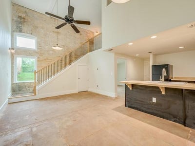 /international/us/110-s-main-st-elgin-tx-110105223241/