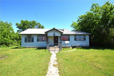 /international/us/13-w-chestnut-street-stilwell-ok-110107988431/