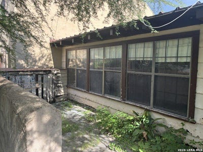 /international/us/135-avenida-juarez-brackettville-tx-110108850028/
