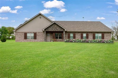 /international/us/308-n-douglas-street-bogata-tx-110098780766/