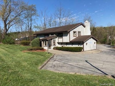 /international/us/3-center-hill-road-monroe-ny-110096120613/