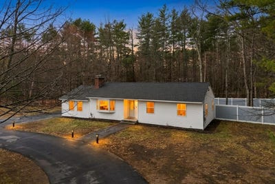 /international/us/33-state-route-101a-amherst-nh-110107628418/