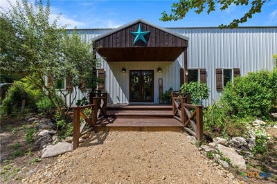 /international/us/420-private-road-2843-edna-tx-110119969372/