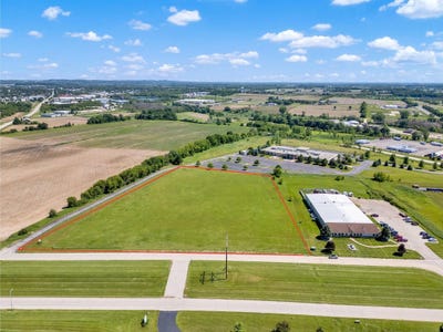 /international/us/1650-independence-ave-hartford-wi-110106844368/