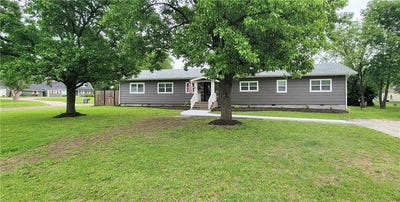 /international/us/733-n-elm-street-iola-ks-110107761576/