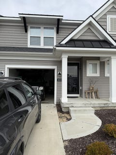 /international/us/1633-thyme-drive-sw-byron-center-mi-110106532348/