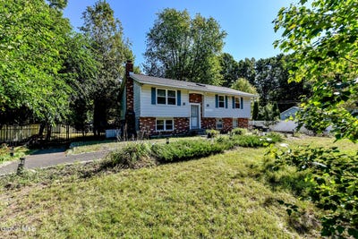 /international/us/7-garden-drive-clifton-park-ny-110120454657/