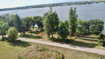 /international/us/5655-lakefront-drive-browns-valley-mn-110120408966/