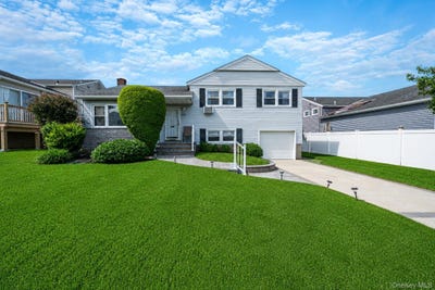 /international/us/2637-marin-lane-east-meadow-ny-110108553029/?lang=th