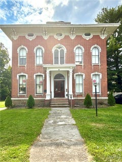 /international/us/19-lake-street-pulaski-ny-110102297189/