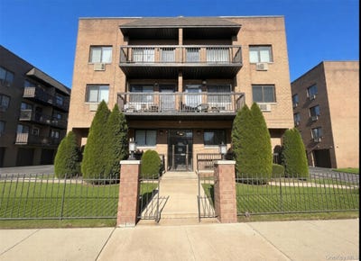 /international/us/9711-n-conduit-avenue-ozone-park-ny-110109841965/