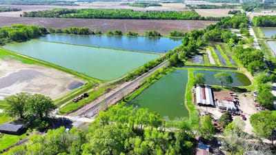 /international/us/19-floyd-brown-road-brinkley-ar-110091473644/