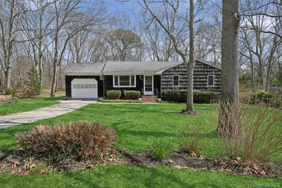 /international/us/4-columbine-avenue-s-hampton-bays-ny-110107078707/