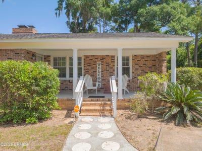 /international/us/2500-black-oak-circle-beaufort-sc-110108303046/