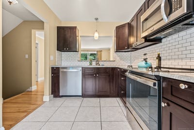 /international/us/956-south-main-street-middletown-ct-110101490638/?lang=id
