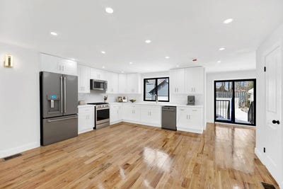 /international/us/109-28-212-street-queens-village-ny-110106301246/