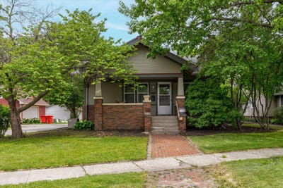 /international/us/818-northwestern-avenue-ames-ia-110108392523/