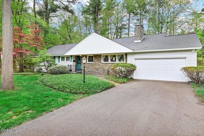 /international/us/178-westchester-drive-s-delmar-ny-110107983407/