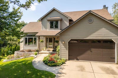 /international/us/1632-roby-road-stoughton-wi-110100969995/