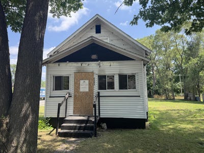 /international/us/2202-hoyt-street-muskegon-heights-mi-110101102244/