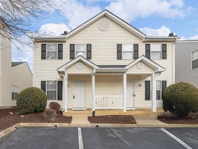 /international/us/109-hammett-grove-lane-greer-sc-110109217190/