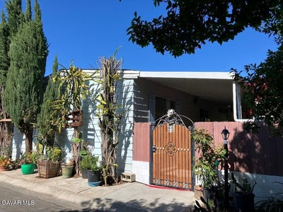 /international/us/21001-plummer-street-chatsworth-ca-110100400474/
