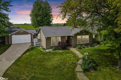 /international/us/1905-prairie-street-grinnell-ia-110099966901/