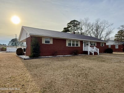 /international/us/212-sunset-drive-williamston-nc-110105904690/