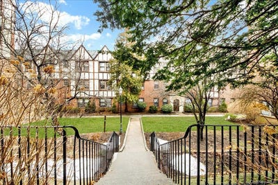 /international/us/7-greenridge-avenue-white-plains-ny-110107342061/