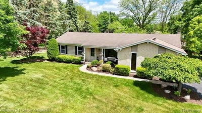 /international/us/22356-connemara-drive-northville-mi-110100332448/