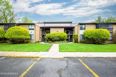 /international/us/23-meadow-green-circle-manalapan-nj-110107716855/