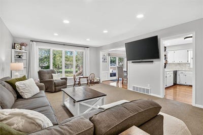 /international/us/2405-quinwood-lane-n-plymouth-mn-110106563089/