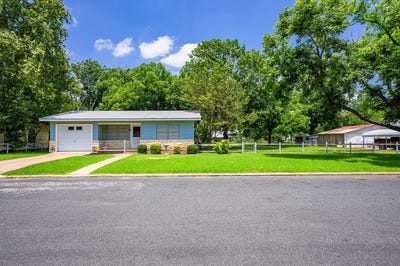 /international/us/512-w-peach-st-fredericksburg-tx-110109070665/
