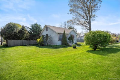/international/us/53-alder-drive-mastic-beach-ny-110107981905/